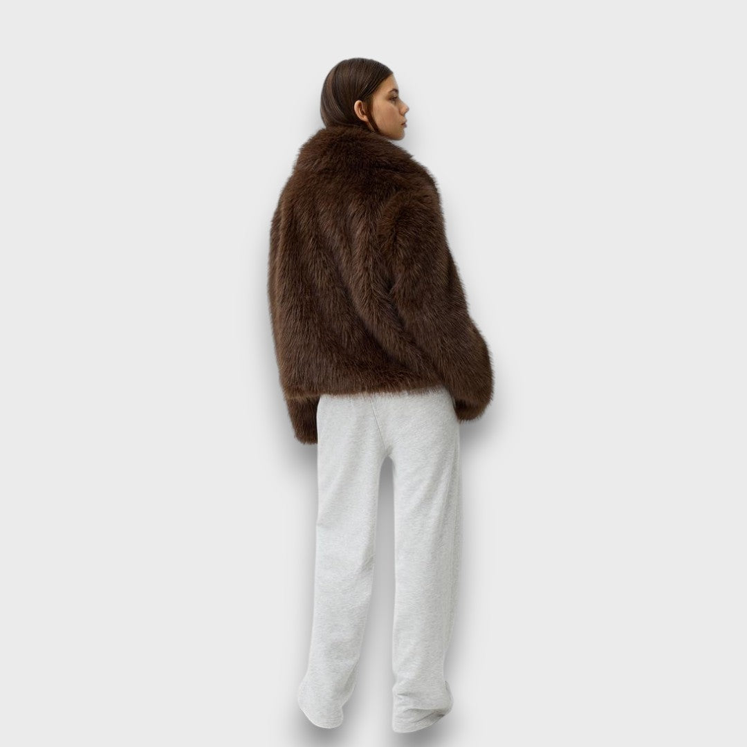 Illia™ - Chic Short Faux Fur Jacket with Oversized Collar