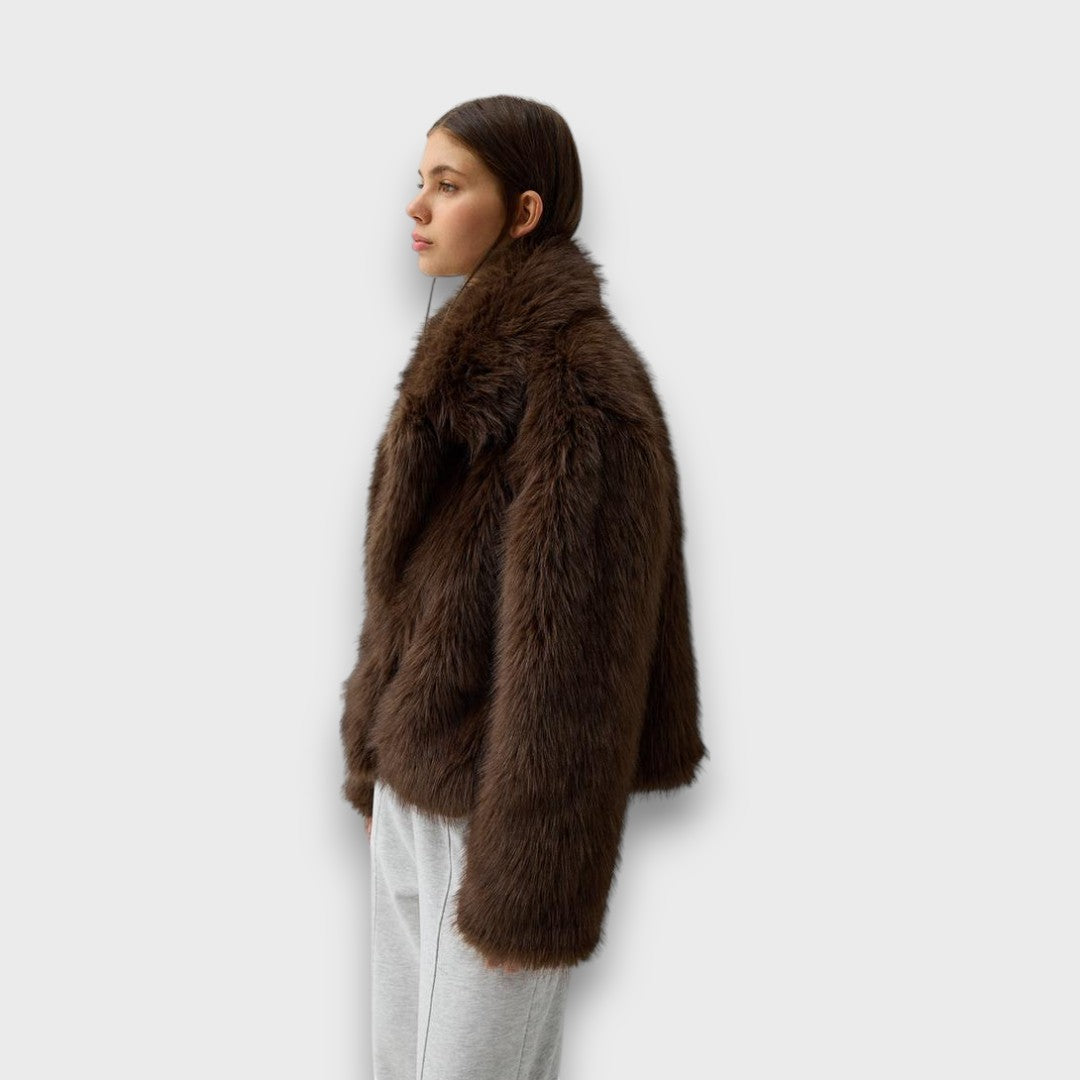 Illia™ - Chic Short Faux Fur Jacket with Oversized Collar