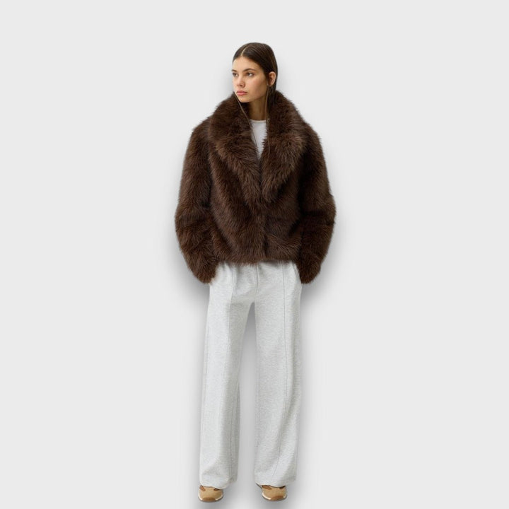 Illia™ - Chic Short Faux Fur Jacket with Oversized Collar